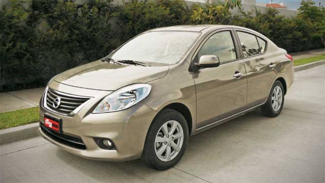 Feito na plataforma do March, ele é maior que um Renault Logan | <a href="https://preprod.quatrorodas.abril.com.br/carros/impressoes/nissan-versa-sedan-640701.shtml" rel="migration">Leia mais</a> Feito na plataforma do March, ele é maior que um Renault Logan | <a href="https://preprod.quatrorodas.abril.com.br/carros/impressoes/nissan-versa-sedan-640701.shtml" rel="migration">Leia mais</a>
