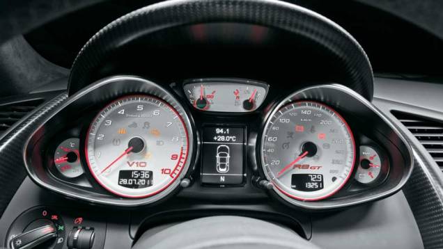 Faixa vermelha começa em 8 700 rpm | <a href="https://preprod.quatrorodas.abril.com.br/carros/testes/aud-r8-gt-641441.shtml" rel="migration">Leia mais</a> Faixa vermelha começa em 8 700 rpm | <a href="https://preprod.quatrorodas.abril.com.br/carros/testes/aud-r8-gt-641441.shtml" rel="migration">Leia mais</a>
