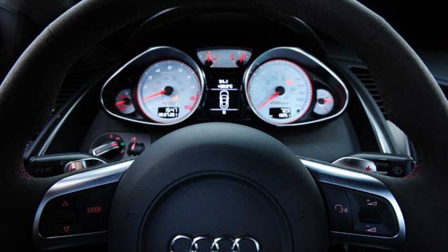 <a href="https://preprod.quatrorodas.abril.com.br/carros/testes/aud-r8-gt-641441.shtml" rel="migration">Leia mais</a> <a href="https://preprod.quatrorodas.abril.com.br/carros/testes/aud-r8-gt-641441.shtml" rel="migration">Leia mais</a>
