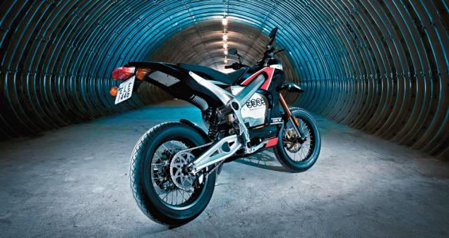 Visual supermotard, alumínio aeronáutio no quadro e balança e amortecedores reguláveis. Visual supermotard, alumínio aeronáutio no quadro e balança e amortecedores reguláveis.