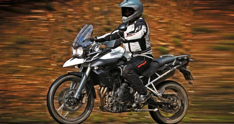 Big trail é ponta de lança do desembarque inglês | <a href="https://preprod.quatrorodas.abril.com.br/moto/testes/triumph-tiger-800-xc-695513.shtml" rel="migration">Leia mais</a>