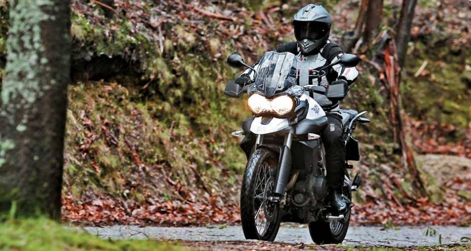 Para-brisa protege pilotos de até 1,75 m | <a href="https://preprod.quatrorodas.abril.com.br/moto/testes/triumph-tiger-800-xc-695513.shtml" rel="migration">Leia mais</a>