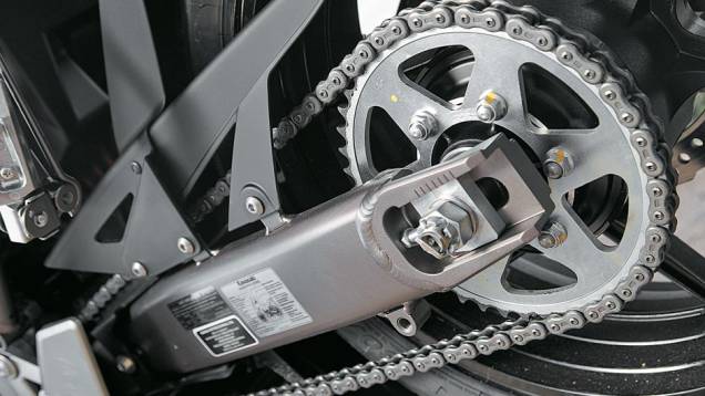 Coroa de 43 dentes, um a mais que na Z1000 | <a href="https://preprod.quatrorodas.abril.com.br/moto/testes/kawasaki-versys-1000-701235.shtml" rel="migration">Leia mais</a> Coroa de 43 dentes, um a mais que na Z1000 | <a href="https://preprod.quatrorodas.abril.com.br/moto/testes/kawasaki-versys-1000-701235.shtml" rel="migration">Leia mais</a>