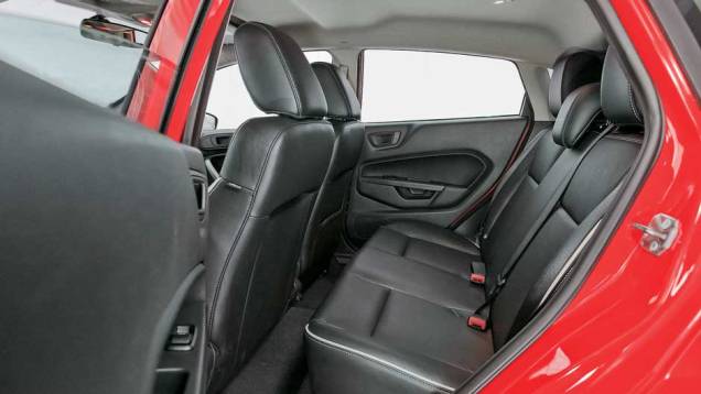 ...e volante com regulagem de altura e profundidade | <a href="https://preprod.quatrorodas.abril.com.br/carros/comparativos/ford-new-fiesta-x-chevrolet-sonic-699387.shtml" rel="migration">Leia mais</a> ...e volante com regulagem de altura e profundidade | <a href="https://preprod.quatrorodas.abril.com.br/carros/comparativos/ford-new-fiesta-x-chevrolet-sonic-699387.shtml" rel="migration">Leia mais</a>