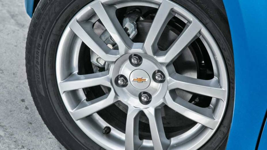 <a href="https://preprod.quatrorodas.abril.com.br/carros/comparativos/ford-new-fiesta-x-chevrolet-sonic-699387.shtml" rel="migration">Leia mais</a>