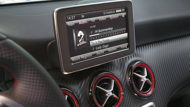 Monitor no estilo iPad | <a href="https://preprod.quatrorodas.abril.com.br/carros/impressoes/mercedes-benz-250-699651.shtml" rel="migration">Leia mais</a> Monitor no estilo iPad | <a href="https://preprod.quatrorodas.abril.com.br/carros/impressoes/mercedes-benz-250-699651.shtml" rel="migration">Leia mais</a>