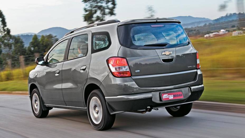 Visual traseiro causa polêmica | <a href="https://preprod.quatrorodas.abril.com.br/carros/comparativos/chevrolet-spin-x-nissan-grand-livina-700392.shtml" rel="migration">Leia o comparativo</a> - <a href="https://preprod.quatrorodas.abril.com.br/galerias/nissan/grand-livina-ed-08-2012-" rel="migration"></a>