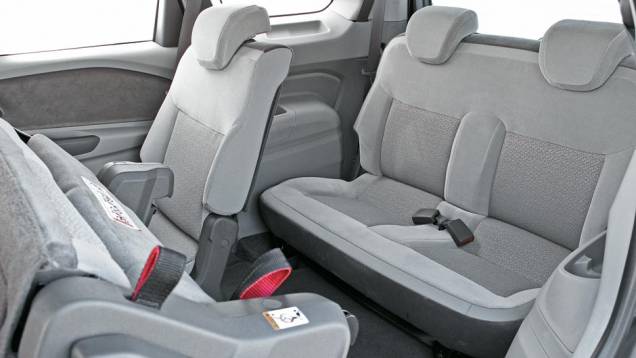 Acessar a fileira de trás é complicado | <a href="https://preprod.quatrorodas.abril.com.br/carros/comparativos/chevrolet-spin-x-nissan-grand-livina-700392.shtml" rel="migration">Leia o comparativo</a> - <a href="https://preprod.quatrorodas.abril.com.br/galerias/nissan/grand-livi" rel="migration"></a> Acessar a fileira de trás é complicado | <a href="https://preprod.quatrorodas.abril.com.br/carros/comparativos/chevrolet-spin-x-nissan-grand-livina-700392.shtml" rel="migration">Leia o comparativo</a> - <a href="https://preprod.quatrorodas.abril.com.br/galerias/nissan/grand-livi" rel="migration"></a>