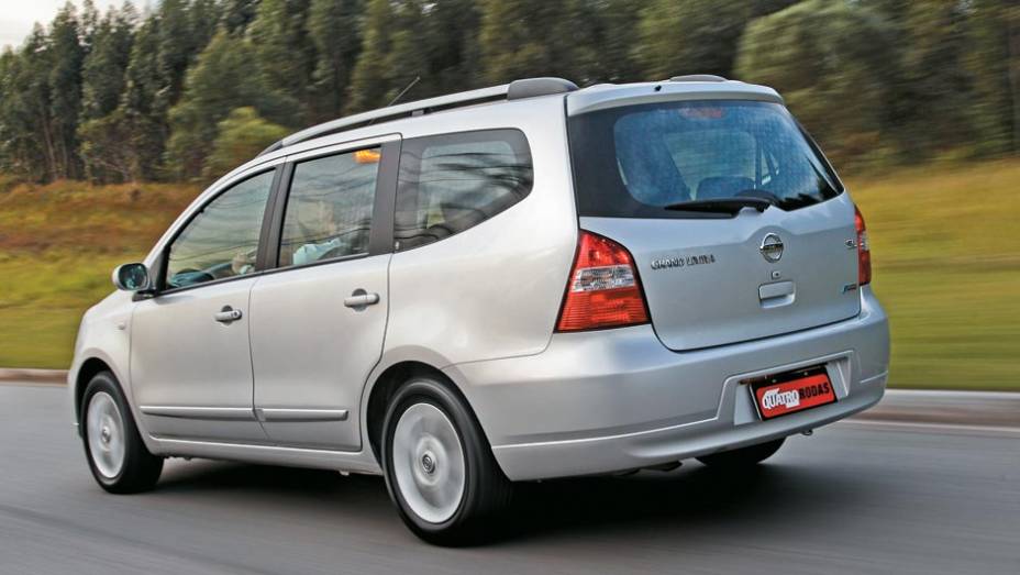 Traseira longa diferencia a versão maior | <a href="https://preprod.quatrorodas.abril.com.br/carros/comparativos/chevrolet-spin-x-nissan-grand-livina-700392.shtml" rel="migration">Leia o comparativo</a> - <a href="https://preprod.quatrorodas.abril.com.br/galerias/chevrolet/spin-ed-08-" rel="migration"></a>