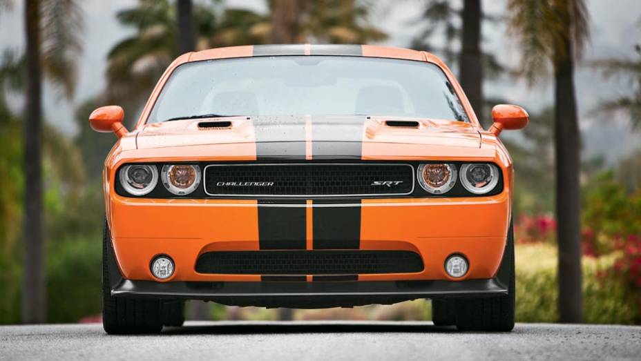 ... spoiler, aerofólio e o motor mais potente da linha | <a href="https://preprod.quatrorodas.abril.com.br/salao-do-automovel/2012/carros/challenger-srt8-704000.shtml" rel="migration">Leia mais</a>