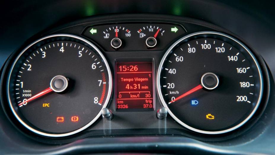 Iluminação é branca nos instrumentos e vermelha no visor central | <a href="https://preprod.quatrorodas.abril.com.br/carros/testes/vw-gol-699508.shtml" rel="migration">Leia mais</a> Iluminação é branca nos instrumentos e vermelha no visor central | <a href="https://preprod.quatrorodas.abril.com.br/carros/testes/vw-gol-699508.shtml" rel="migration">Leia mais</a>