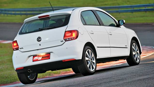 Tampa traseira tem ângulo reverso junto à base das lanternas | <a href="https://preprod.quatrorodas.abril.com.br/carros/testes/vw-gol-699508.shtml" rel="migration">Leia mais</a> Tampa traseira tem ângulo reverso junto à base das lanternas | <a href="https://preprod.quatrorodas.abril.com.br/carros/testes/vw-gol-699508.shtml" rel="migration">Leia mais</a>