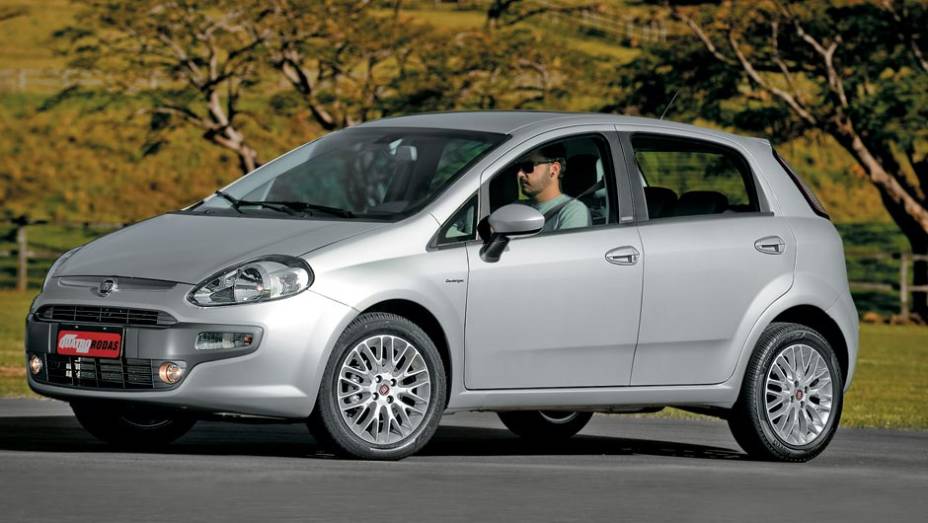 Punto Essence 1.6 Pode vir com câmbio Dualogic, bancos de couro e som, opcionais. Tem o melhor custo-benefício | <a href="https://preprod.quatrorodas.abril.com.br/carros/testes/fiat-punto-699955.shtml" rel="migration">Leia mais</a>