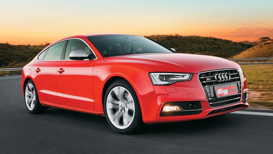 Com o face-lift, os faróis mudaram por dentro e por fora | <a href="https://preprod.quatrorodas.abril.com.br/carros/testes/audi-s5-700509.shtml" rel="migration">Leia mais</a>