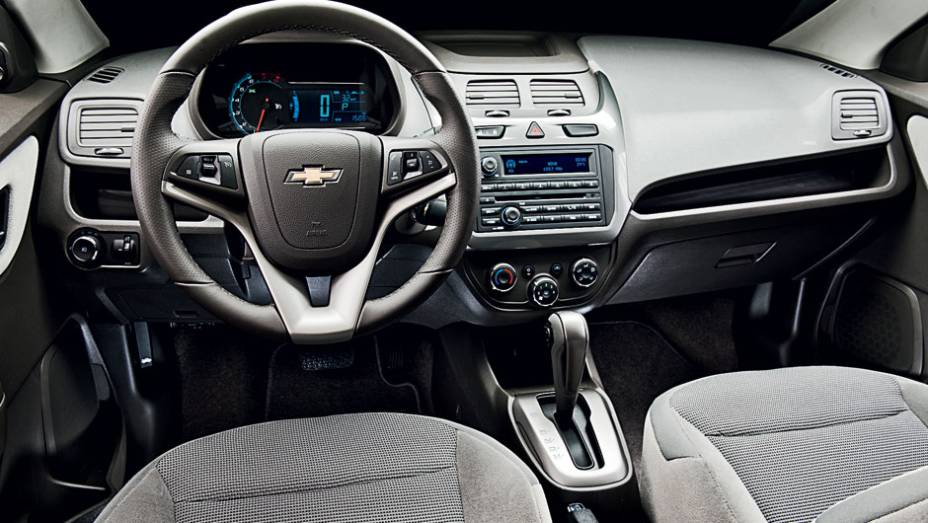 Transmissão automática sequencial conta com um botão seletor na alavanca | <a href="https://preprod.quatrorodas.abril.com.br/carros/testes/chevrolet-cobalt-ltz-1-8-automatico-703934.shtml" rel="migration">Leia mais</a> | <a href="https://preprod.quatrorodas.abril.com.br/car" rel="migration"></a>
