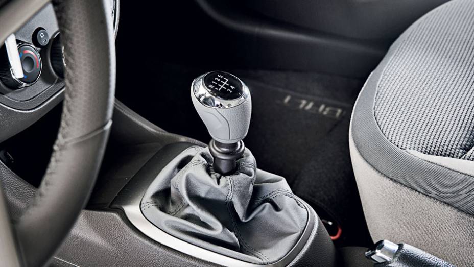 Câmbio manual é o mesmo da Spin | <a href="https://preprod.quatrorodas.abril.com.br/carros/testes/chevrolet-cobalt-ltz-1-8-automatico-703934.shtml" rel="migration">Leia mais</a> | <a href="https://preprod.quatrorodas.abril.com.br/carros/comparativos/sedas-automaticos-cobalt-x-sie" rel="migration"></a>