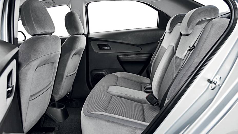 Falta encosto e cinto de 3 pontos atrás | <a href="https://preprod.quatrorodas.abril.com.br/carros/testes/chevrolet-cobalt-ltz-1-8-automatico-703934.shtml" rel="migration">Leia mais</a> | <a href="https://preprod.quatrorodas.abril.com.br/carros/comparativos/sedas-automaticos-cobalt-x-s" rel="migration"></a>