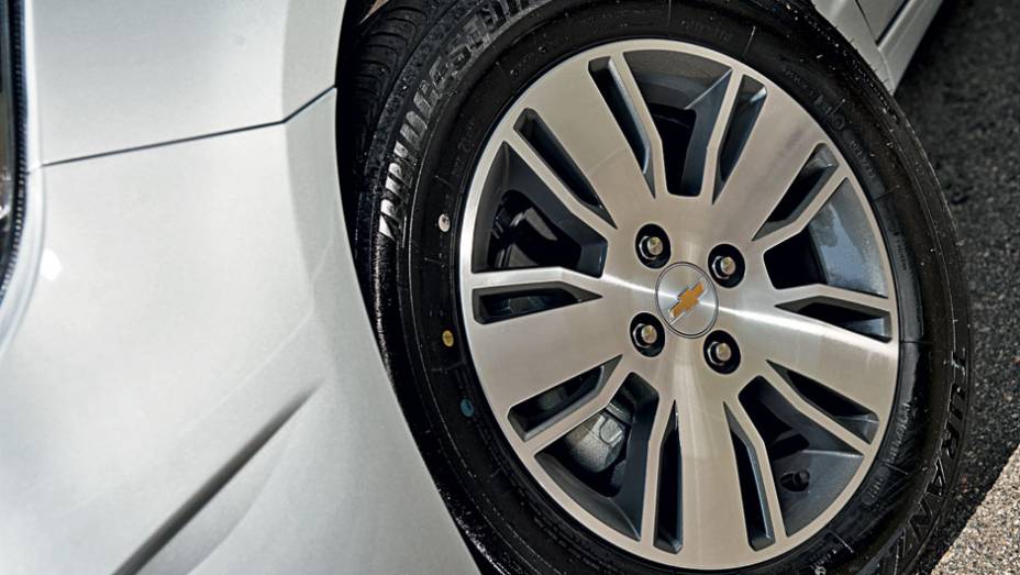 <a href="https://preprod.quatrorodas.abril.com.br/carros/testes/chevrolet-cobalt-ltz-1-8-automatico-703934.shtml" rel="migration">Leia mais</a> | <a href="https://preprod.quatrorodas.abril.com.br/carros/comparativos/sedas-automaticos-cobalt-x-siena-x-voyage-704089.shtml" rel="migration">Leia o comparativo co</a>