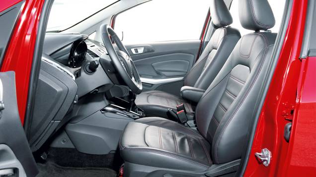 Banco, volante e cintos têm ajuste de altura | <a href="https://preprod.quatrorodas.abril.com.br/carros/comparativos/ecosport-1-6-x-ecosport-2-0-703378.shtml" rel="migration">Leia mais</a> Banco, volante e cintos têm ajuste de altura | <a href="https://preprod.quatrorodas.abril.com.br/carros/comparativos/ecosport-1-6-x-ecosport-2-0-703378.shtml" rel="migration">Leia mais</a>