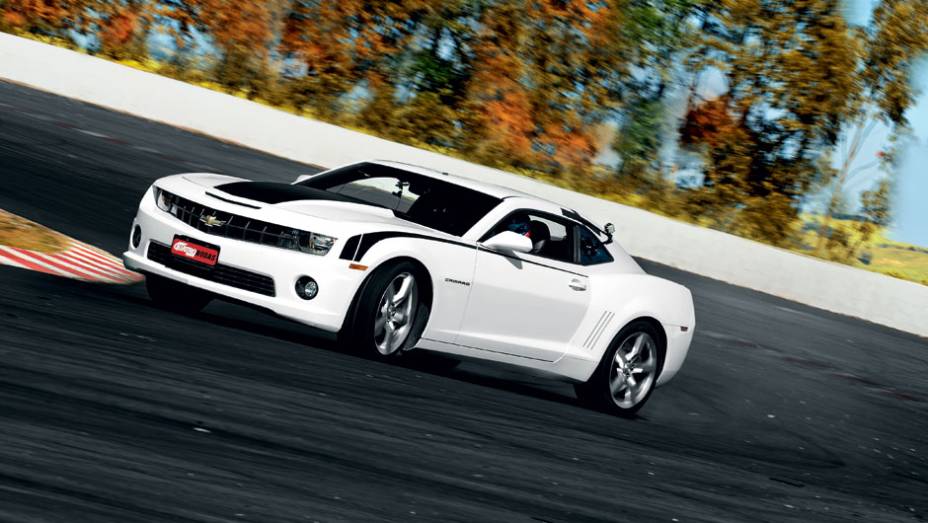 Ter a direção progressiva é um dos pontos fortes do SS | <a href="https://preprod.quatrorodas.abril.com.br/reportagens/geral/camaro-x-ds3-x-punto-x-jetta-x-impreza-703736.shtml" rel="migration">Leia mais</a> Ter a direção progressiva é um dos pontos fortes do SS | <a href="https://preprod.quatrorodas.abril.com.br/reportagens/geral/camaro-x-ds3-x-punto-x-jetta-x-impreza-703736.shtml" rel="migration">Leia mais</a>