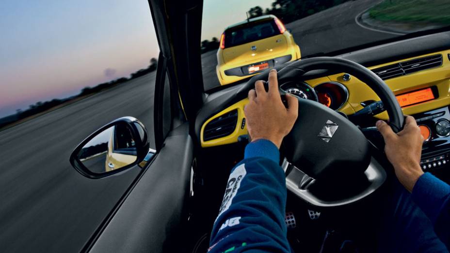 O revestimento do painel da mesma cor da carroceria é um item opcional no DS3 | <a href="https://preprod.quatrorodas.abril.com.br/reportagens/geral/camaro-x-ds3-x-punto-x-jetta-x-impreza-703736.shtml" rel="migration">Leia mais</a> O revestimento do painel da mesma cor da carroceria é um item opcional no DS3 | <a href="https://preprod.quatrorodas.abril.com.br/reportagens/geral/camaro-x-ds3-x-punto-x-jetta-x-impreza-703736.shtml" rel="migration">Leia mais</a>