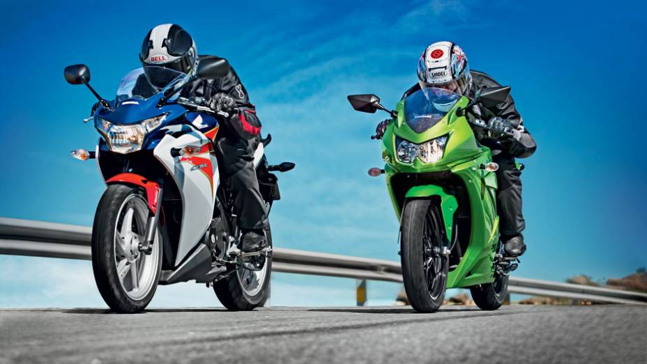 A CBR 250R salta na frente, mas a Ninjinha alcança e passa | <a href="https://preprod.quatrorodas.abril.com.br/moto/testes/honda-cbr-vs-kawasaki-ninja-250r-718636.shtml" rel="migration">Leia mais</a>