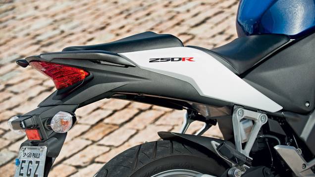 HONDA CBR 250R - Para o garupa, apenas o mínimo necessário | <a href="https://preprod.quatrorodas.abril.com.br/moto/testes/honda-cbr-vs-kawasaki-ninja-250r-718636.shtml" rel="migration">Leia mais</a> HONDA CBR 250R - Para o garupa, apenas o mínimo necessário | <a href="https://preprod.quatrorodas.abril.com.br/moto/testes/honda-cbr-vs-kawasaki-ninja-250r-718636.shtml" rel="migration">Leia mais</a>