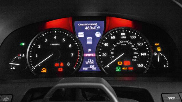 Instrumentos abusam do conservadorismo no desenho | <a href="https://preprod.quatrorodas.abril.com.br/carros/impressoes/lexus-ls-460l-704579.shtml" rel="migration">Leia mais</a> Instrumentos abusam do conservadorismo no desenho | <a href="https://preprod.quatrorodas.abril.com.br/carros/impressoes/lexus-ls-460l-704579.shtml" rel="migration">Leia mais</a>