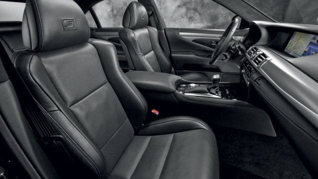 Bancos fazem até massagem | <a href="https://preprod.quatrorodas.abril.com.br/carros/impressoes/lexus-ls-460l-704579.shtml" rel="migration">Leia mais</a> Bancos fazem até massagem | <a href="https://preprod.quatrorodas.abril.com.br/carros/impressoes/lexus-ls-460l-704579.shtml" rel="migration">Leia mais</a>