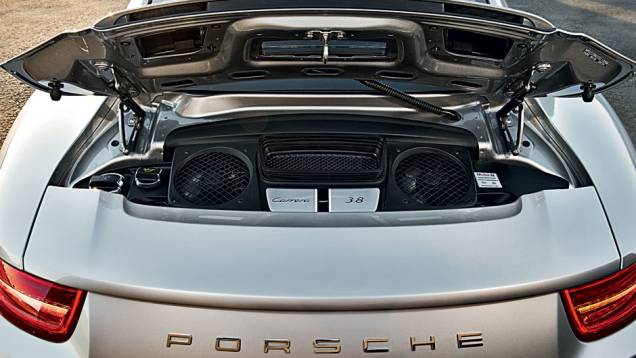 Cobertura nõa dá acesso ao motor central | <a href="https://preprod.quatrorodas.abril.com.br/carros/testes/porsche-911-carrera-s-716751.shtml" rel="migration">Leia mais</a> Cobertura nõa dá acesso ao motor central | <a href="https://preprod.quatrorodas.abril.com.br/carros/testes/porsche-911-carrera-s-716751.shtml" rel="migration">Leia mais</a>