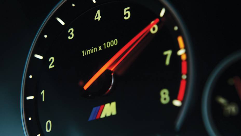 O V8 gera 560 cv a 6 000 rpm | <a href="https://preprod.quatrorodas.abril.com.br/carros/comparativos/bmw-m5-x-mercedes-benz-63-amg-737606.shtml" rel="migration">Leia mais</a> O V8 gera 560 cv a 6 000 rpm | <a href="https://preprod.quatrorodas.abril.com.br/carros/comparativos/bmw-m5-x-mercedes-benz-63-amg-737606.shtml" rel="migration">Leia mais</a>