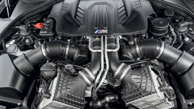 <a href="https://preprod.quatrorodas.abril.com.br/carros/comparativos/bmw-m5-x-mercedes-benz-63-amg-737606.shtml" rel="migration">Leia mais</a> <a href="https://preprod.quatrorodas.abril.com.br/carros/comparativos/bmw-m5-x-mercedes-benz-63-amg-737606.shtml" rel="migration">Leia mais</a>