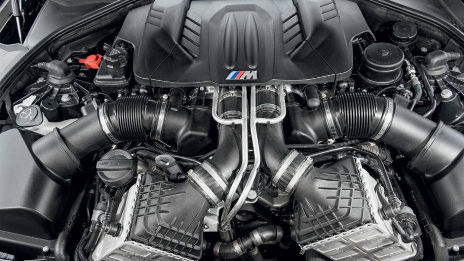<a href="https://preprod.quatrorodas.abril.com.br/carros/comparativos/bmw-m5-x-mercedes-benz-63-amg-737606.shtml" rel="migration">Leia mais</a> <a href="https://preprod.quatrorodas.abril.com.br/carros/comparativos/bmw-m5-x-mercedes-benz-63-amg-737606.shtml" rel="migration">Leia mais</a>
