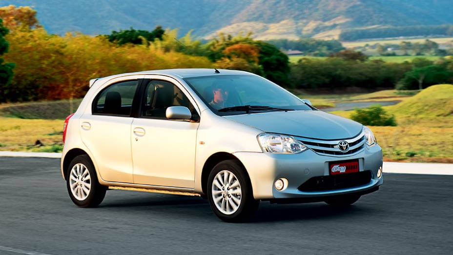 Pacote XLS inclui rodas de liga, aerofólio e faróis de neblina | <a href="https://preprod.quatrorodas.abril.com.br/carros/testes/toyota-etios-714860.shtml" rel="migration">Leia mais</a>