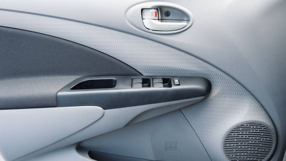 As laterais das portas são bem-acabadas | <a href="https://preprod.quatrorodas.abril.com.br/carros/testes/toyota-etios-714860.shtml" rel="migration">Leia mais</a>
