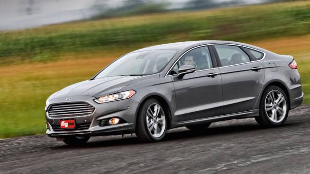 Grade trapezoidal inspirada nos Aston Martin | <a href="https://preprod.quatrorodas.abril.com.br/carros/impressoes/ford-fusion-2-0-titanium-716588.shtml" rel="migration">Leia mais</a> Grade trapezoidal inspirada nos Aston Martin | <a href="https://preprod.quatrorodas.abril.com.br/carros/impressoes/ford-fusion-2-0-titanium-716588.shtml" rel="migration">Leia mais</a>
