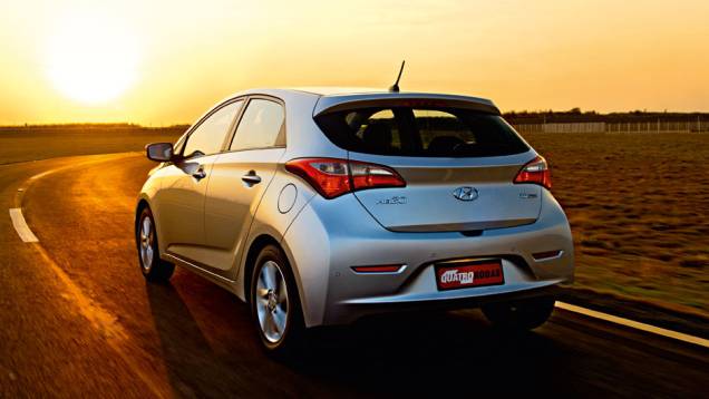 Na traseira, para- lamas e lanternas salientes dão volume ao HB20 | <a href="https://preprod.quatrorodas.abril.com.br/carros/testes/hyundai-hb20-1-0-1-6-714843.shtml" rel="migration">Leia mais</a> Na traseira, para- lamas e lanternas salientes dão volume ao HB20 | <a href="https://preprod.quatrorodas.abril.com.br/carros/testes/hyundai-hb20-1-0-1-6-714843.shtml" rel="migration">Leia mais</a>