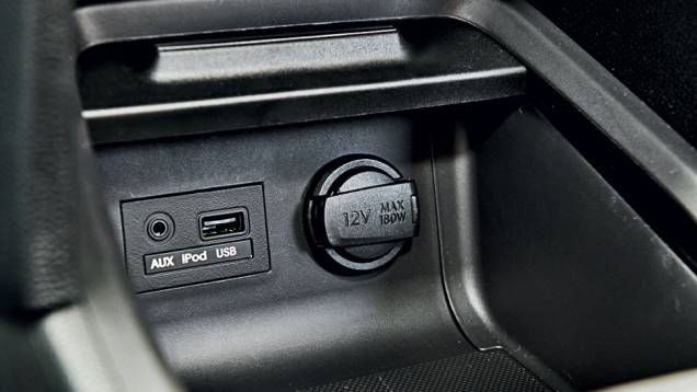 Som original tem entrada para iPod e USB | <a href="https://preprod.quatrorodas.abril.com.br/carros/testes/hyundai-hb20-1-0-1-6-714843.shtml" rel="migration">Leia mais</a> Som original tem entrada para iPod e USB | <a href="https://preprod.quatrorodas.abril.com.br/carros/testes/hyundai-hb20-1-0-1-6-714843.shtml" rel="migration">Leia mais</a>