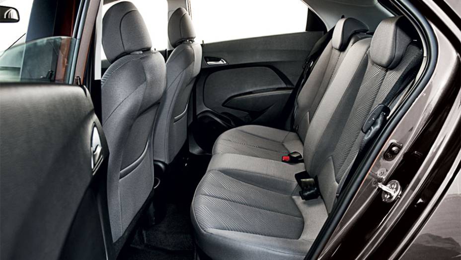 Volante só tem regulagem nas intermediárias | <a href="https://preprod.quatrorodas.abril.com.br/carros/testes/hyundai-hb20-1-0-1-6-714843.shtml" rel="migration">Leia mais</a>