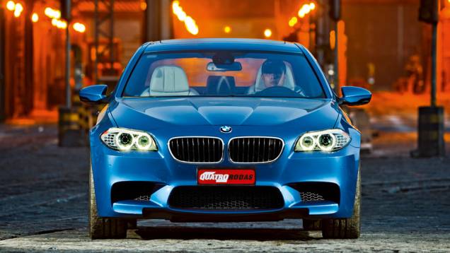 As grandes tomadas de ar são características dos BMW preparados pela Motorsport | <a href="https://preprod.quatrorodas.abril.com.br/carros/testes/bmw-m5-4-4-v8-714834.shtml" rel="migration">Leia mais</a> As grandes tomadas de ar são características dos BMW preparados pela Motorsport | <a href="https://preprod.quatrorodas.abril.com.br/carros/testes/bmw-m5-4-4-v8-714834.shtml" rel="migration">Leia mais</a>