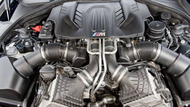 O V8 gera 560 cv | <a href="https://preprod.quatrorodas.abril.com.br/carros/testes/bmw-m5-4-4-v8-714834.shtml" rel="migration">Leia mais</a> O V8 gera 560 cv | <a href="https://preprod.quatrorodas.abril.com.br/carros/testes/bmw-m5-4-4-v8-714834.shtml" rel="migration">Leia mais</a>
