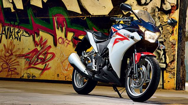 Visual inspirado na VFR 1200F, com carenagens duplas | <a href="https://preprod.quatrorodas.abril.com.br/moto/testes/kawasaki-ninja-300-x-honda-cbr-250r-741248.shtml" rel="migration">Leia mais</a> Visual inspirado na VFR 1200F, com carenagens duplas | <a href="https://preprod.quatrorodas.abril.com.br/moto/testes/kawasaki-ninja-300-x-honda-cbr-250r-741248.shtml" rel="migration">Leia mais</a>