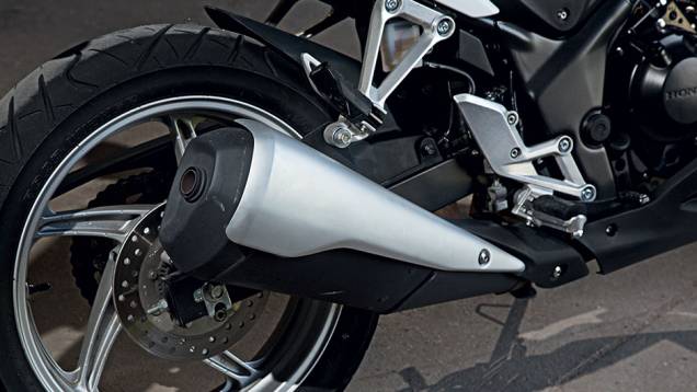Ponteira da Honda tem menos sofisticação | <a href="https://preprod.quatrorodas.abril.com.br/moto/testes/kawasaki-ninja-300-x-honda-cbr-250r-741248.shtml" rel="migration">Leia mais</a> Ponteira da Honda tem menos sofisticação | <a href="https://preprod.quatrorodas.abril.com.br/moto/testes/kawasaki-ninja-300-x-honda-cbr-250r-741248.shtml" rel="migration">Leia mais</a>