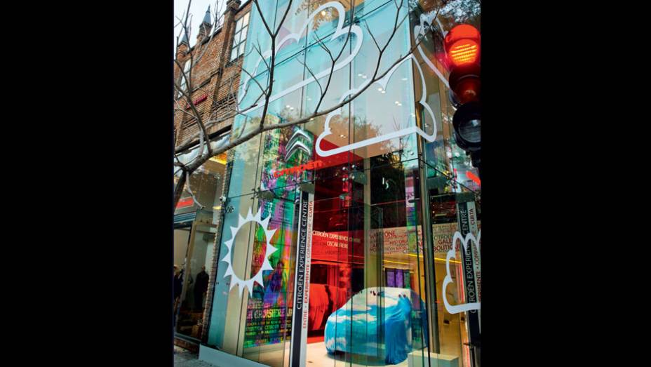 Espaço conceito da Citroën reúne carro, arte, butique... | <a href="https://preprod.quatrorodas.abril.com.br/reportagens/geral/clima-garagem-724995.shtml" rel="migration">Leia mais</a>