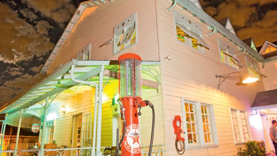 O Road Burger se inspira nos antigos diners americanos | <a href="https://preprod.quatrorodas.abril.com.br/reportagens/geral/clima-garagem-724995.shtml" rel="migration">Leia mais</a>