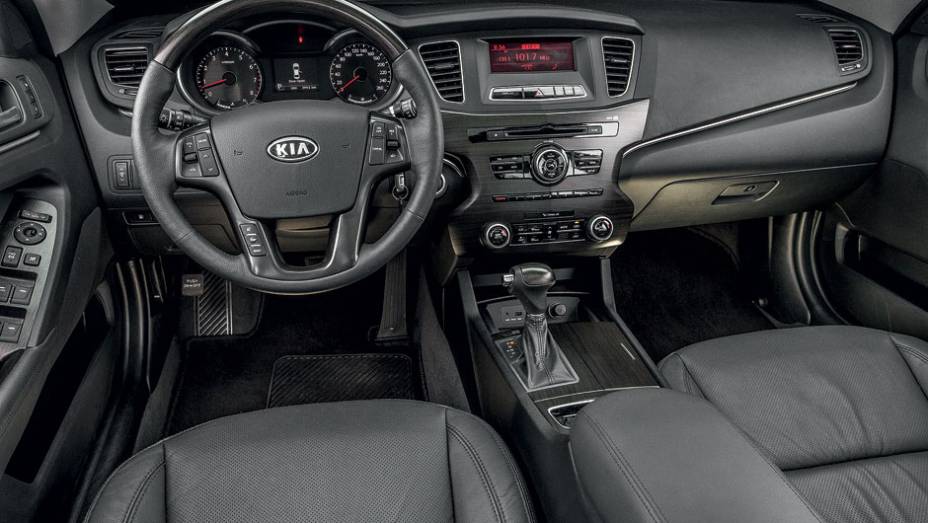 Painel vai mudar com chegada da linha 2014 | <a href="https://preprod.quatrorodas.abril.com.br/carros/comparativos/sedas-executivos-725990.shtml" rel="migration">Leia mais</a> Painel vai mudar com chegada da linha 2014 | <a href="https://preprod.quatrorodas.abril.com.br/carros/comparativos/sedas-executivos-725990.shtml" rel="migration">Leia mais</a>