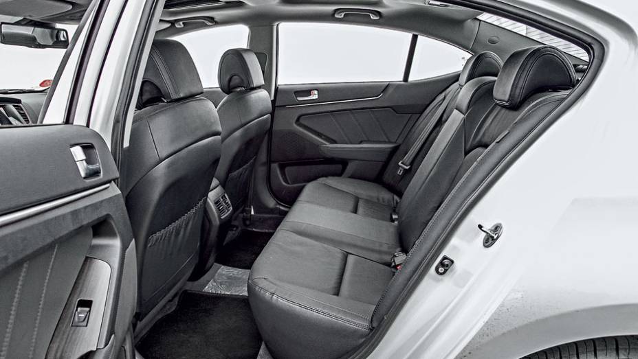 ...o Cadenza tem o mesmo espaço interno | <a href="https://preprod.quatrorodas.abril.com.br/carros/comparativos/sedas-executivos-725990.shtml" rel="migration">Leia mais</a> ...o Cadenza tem o mesmo espaço interno | <a href="https://preprod.quatrorodas.abril.com.br/carros/comparativos/sedas-executivos-725990.shtml" rel="migration">Leia mais</a>