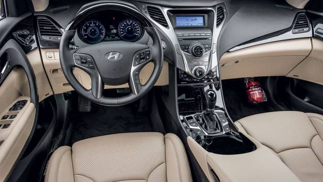 Interior claro reforça visual mais jovem | <a href="https://preprod.quatrorodas.abril.com.br/carros/comparativos/sedas-executivos-725990.shtml" rel="migration">Leia mais</a> Interior claro reforça visual mais jovem | <a href="https://preprod.quatrorodas.abril.com.br/carros/comparativos/sedas-executivos-725990.shtml" rel="migration">Leia mais</a>