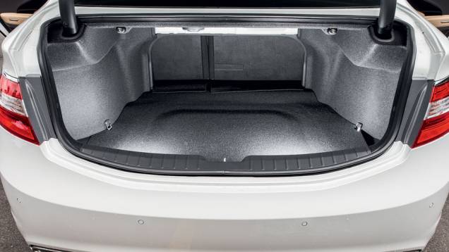 Para acomodar a bagagem, são 461 litros | <a href="https://preprod.quatrorodas.abril.com.br/carros/comparativos/sedas-executivos-725990.shtml" rel="migration">Leia mais</a> Para acomodar a bagagem, são 461 litros | <a href="https://preprod.quatrorodas.abril.com.br/carros/comparativos/sedas-executivos-725990.shtml" rel="migration">Leia mais</a>