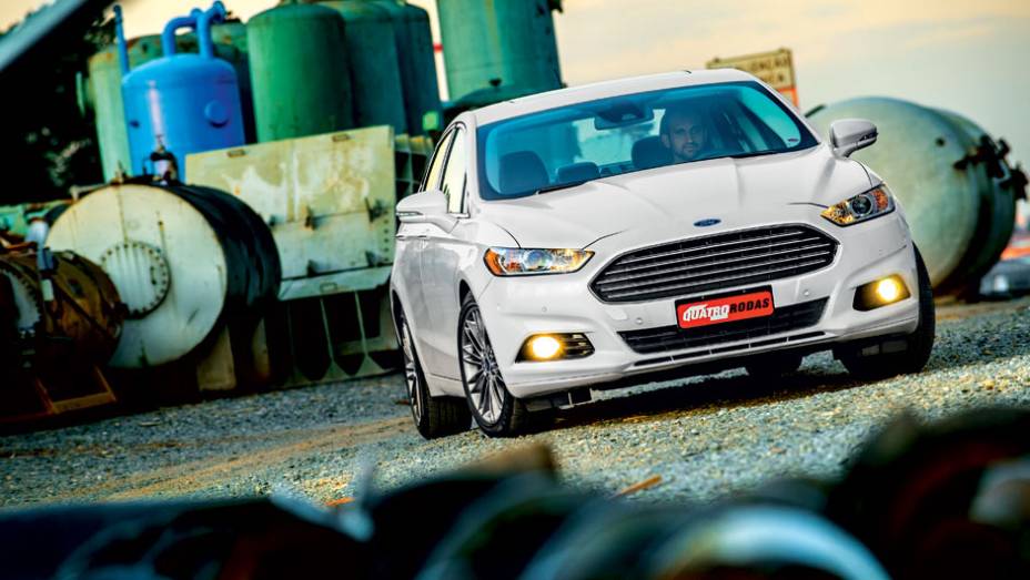 Grade estilo bocão: nova identidade visual da Ford | <a href="https://preprod.quatrorodas.abril.com.br/carros/testes/ford-fusion-2-0-ecoboost-725620.shtml" rel="migration">Leia mais</a>